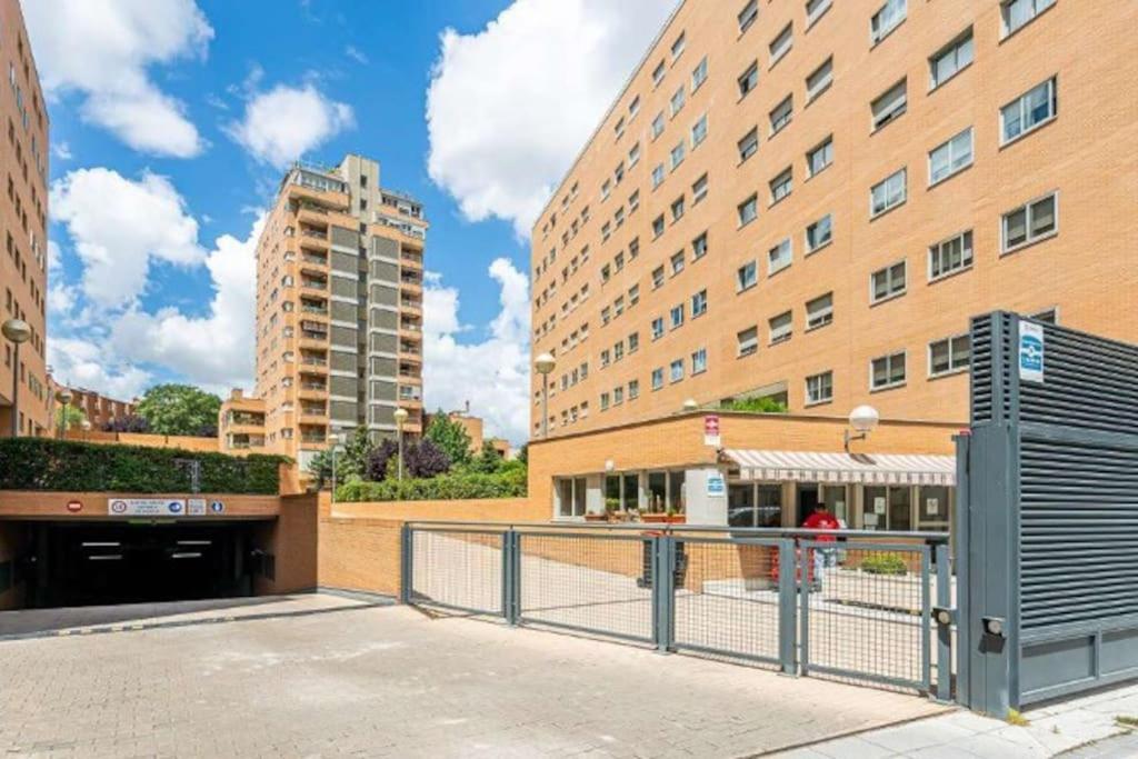 Impresionante Apartamento De 4 Dormitorios 3 Banos Y 2 Plazas De Garaje Madrid Ngoại thất bức ảnh