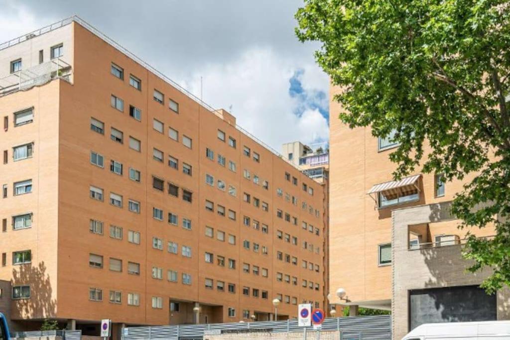 Impresionante Apartamento De 4 Dormitorios 3 Banos Y 2 Plazas De Garaje Madrid Ngoại thất bức ảnh