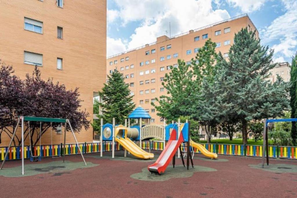 Impresionante Apartamento De 4 Dormitorios 3 Banos Y 2 Plazas De Garaje Madrid Ngoại thất bức ảnh